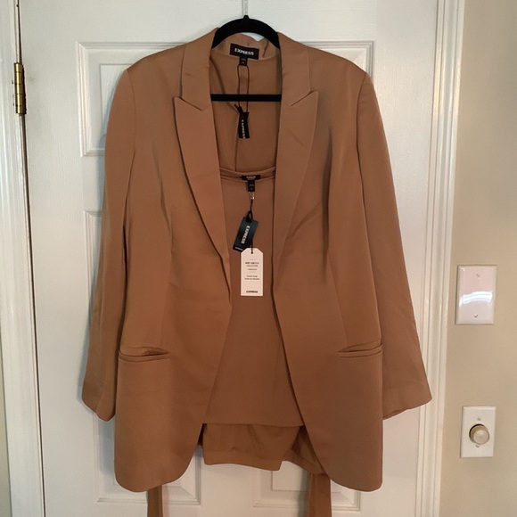 XPress new with tags brand new Caramel color jacket and Cami silky fabric - Picture 2 of 4